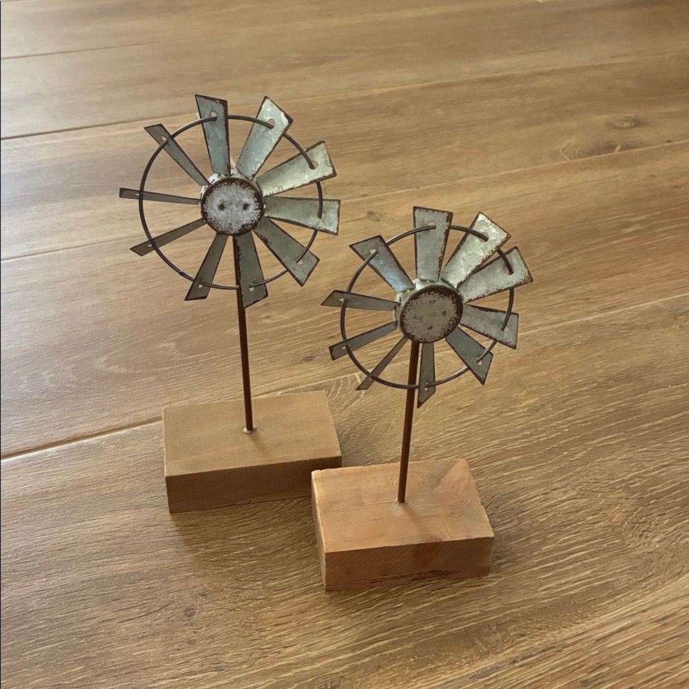 Metal Windmill Table Sculpture Set 9.5” & 8.5”tall